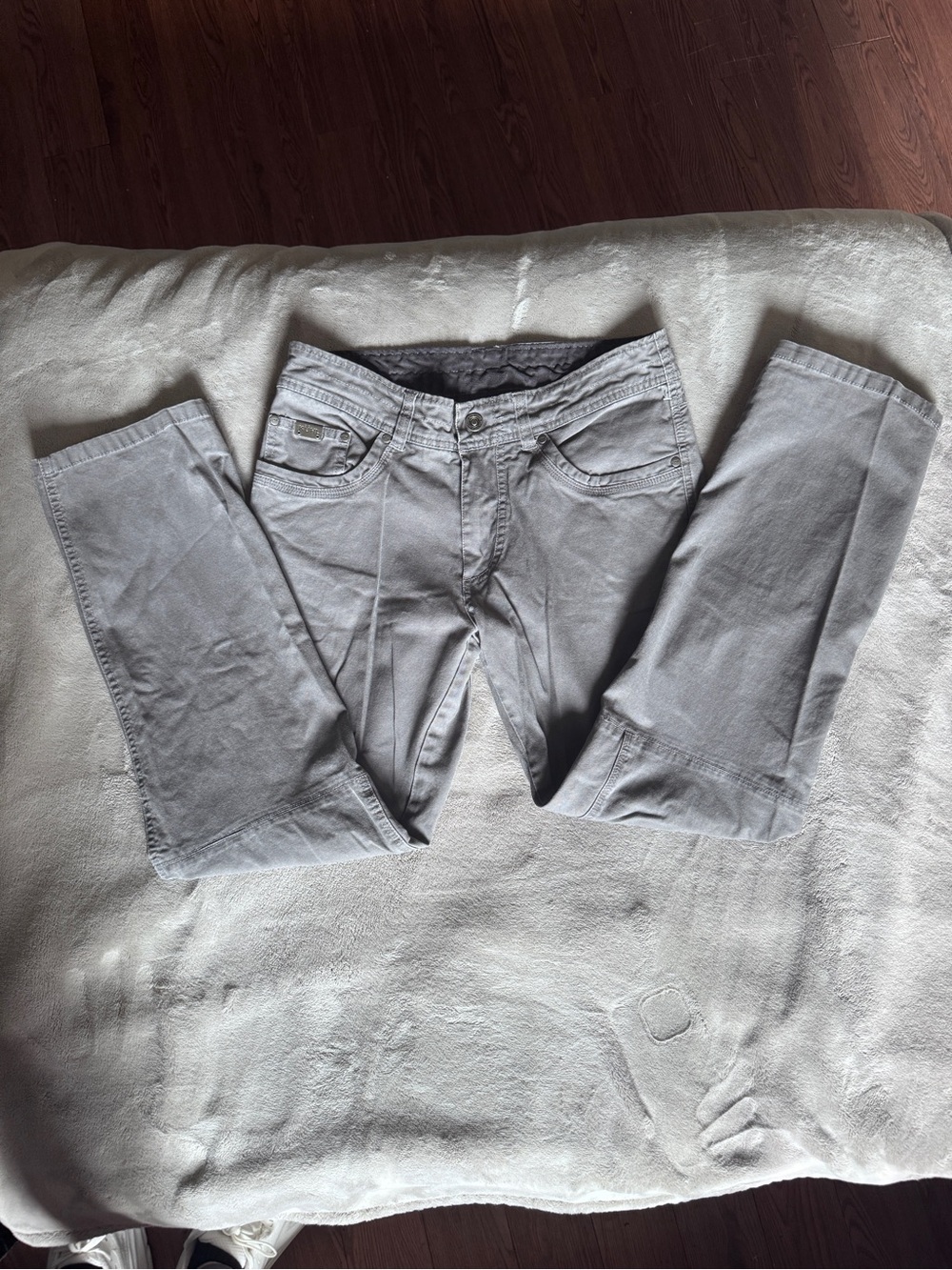 KUHL Kanvus Mens 32 x 30 gray chino pants jeans gorpcore hiking articulated knee